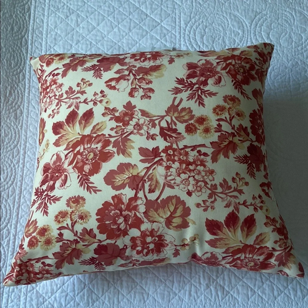 Pottery Barn Outdoor Americana Floral Accent Pillow Red Cream 18X18